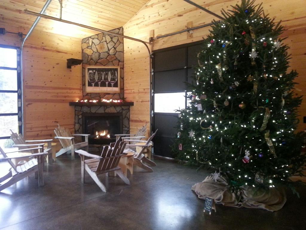 zekos_2go's tweet photo. Medaloni Cellars in Yadin Valley...Gorgeous!!! We are here till 5pm...#jamestownonlylocalfoodtruck http://t.co/AKKk1H5m9f