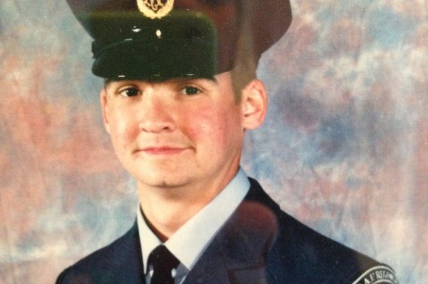 MENnewsdesk's tweet image. Man found injured in Stockport flat who later died was RAF war hero manchestereveningnews.co.uk/news/greater-m…