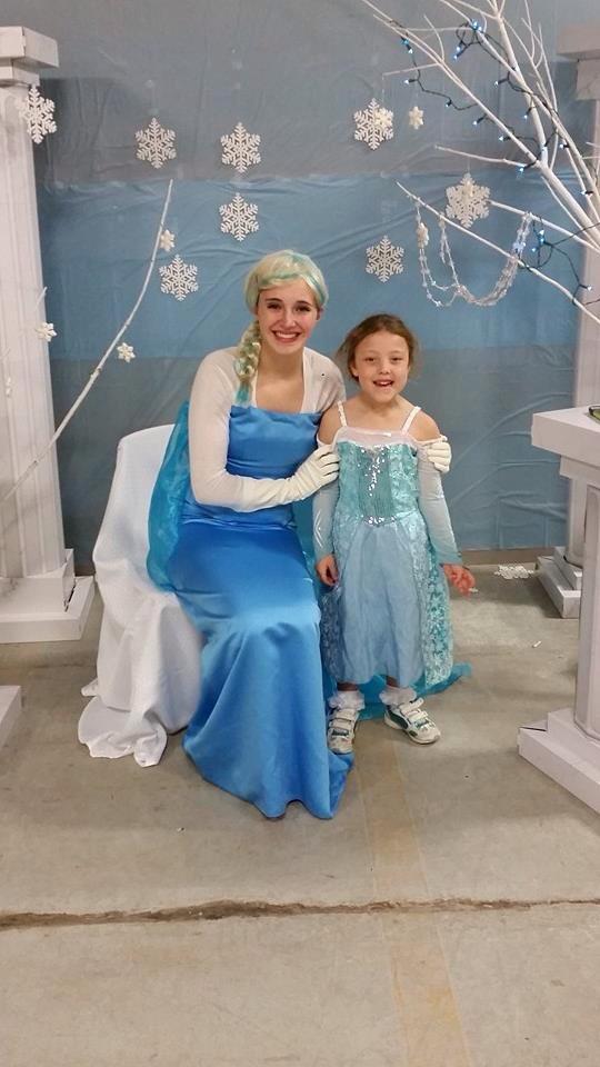 morgangarrett85's tweet photo. Alyssa is watching #makingfrozen w/her Elsa doll. Hope there are plans for Frozen 2? Alyssa is obsessed #AskFrozen http://t.co/zGUwTrAw26