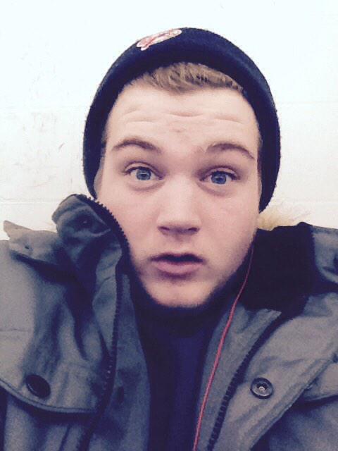 aquaticballsack's tweet photo. Aviiiii😳👐#Flowcember http://t.co/5dIwOXUbwV