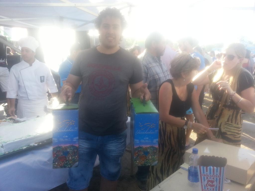 san_martorelli's tweet photo. #143AniversarioDeTolosa Después del sorteo a beneficio de #Idani ya suena @nonpaoficial  @PabloBruera http://t.co/xm7JmxAlgu
