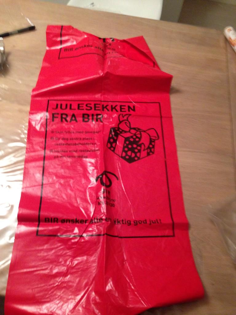Pamerotti's tweet photo. Der dalte forsyne meg den nye Brann-drakten ned i postkassen! http://t.co/KWyjYMA5F4