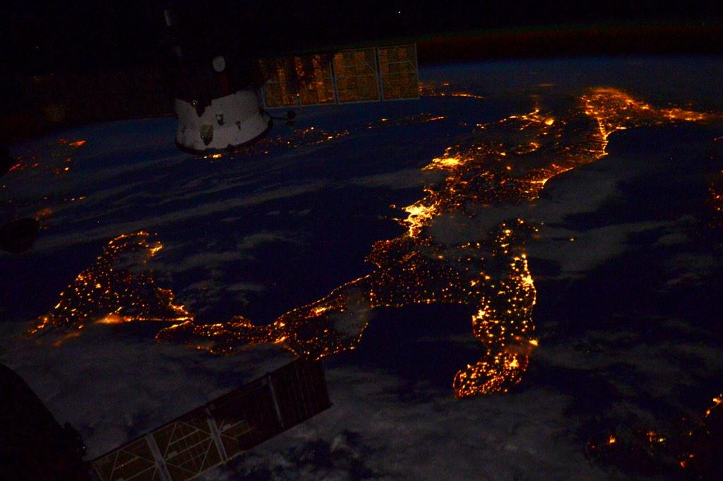 AstroTerry's tweet photo. Италия, Сардиния, Корсика, Сицилия, а также Африка - потрясающе красивы в ночи http://t.co/DAJgwzjPby