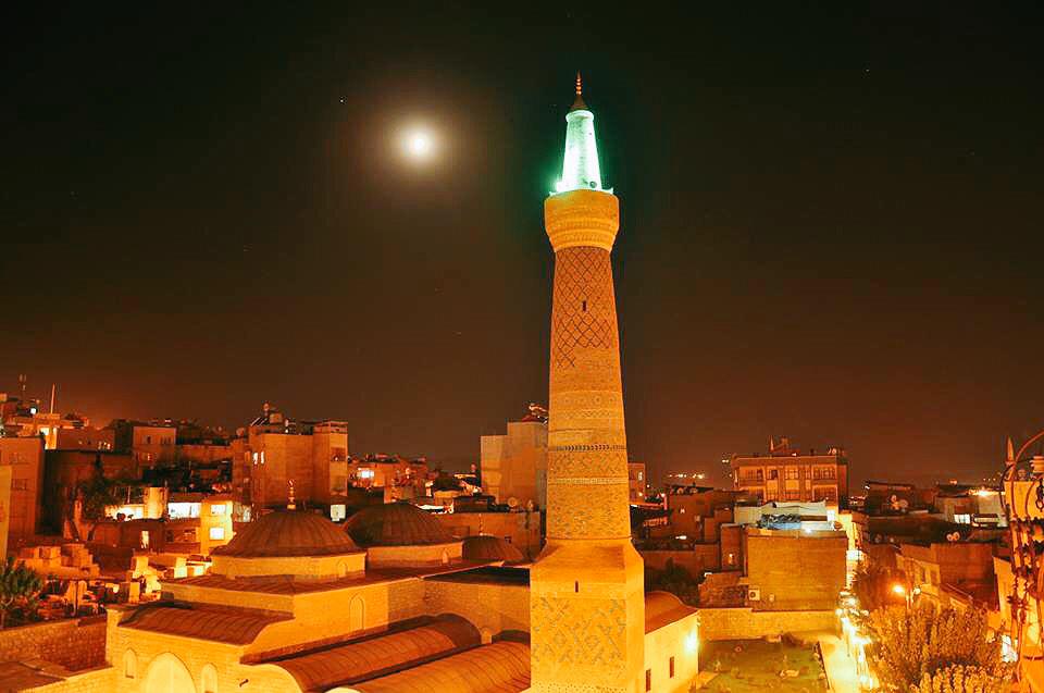 baris_kezer's tweet photo. Üç Dilli Kardeş Şehir;
"İyi geceler,
Şev Baş,
Tusbihu ala hayr."

#Siirt #Serte #Veleye
#EvliyalarDiyarı http://t.co/cf9q6JNQPq