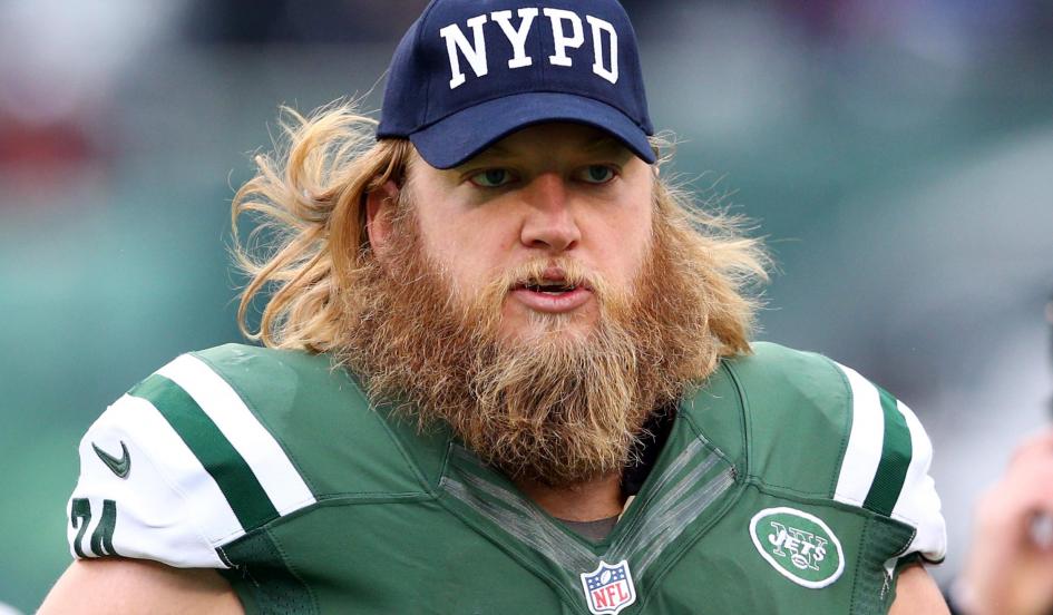 Newsweek's tweet photo. N.Y. Sports Teams Show Support for Murdered NYPD Officers: http://t.co/wwWi1mqEz2 http://t.co/2KnI7nM1YF