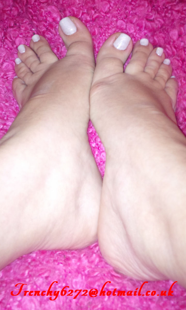 FrenchFeet's tweet photo. Winter wonderland! #goddess #worship #footfetish #footdom #tribute #tribute http://t.co/9pSiOqUMJF
