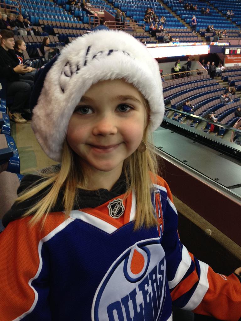 Jerspar's tweet photo. @EdmontonOilers ready for the game!
#gooilers #MerryChristmas #hopingforthewin http://t.co/Nr7uc8J0zz