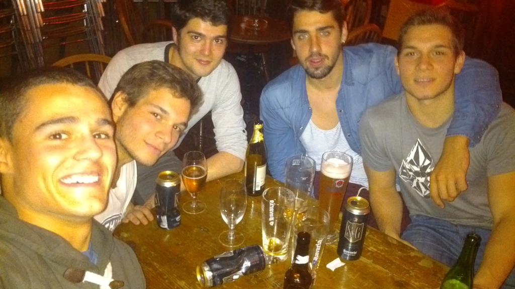 gorostizajorge's tweet photo. De cerveceo con los chavaleees! http://t.co/dzDqgMB4mE
