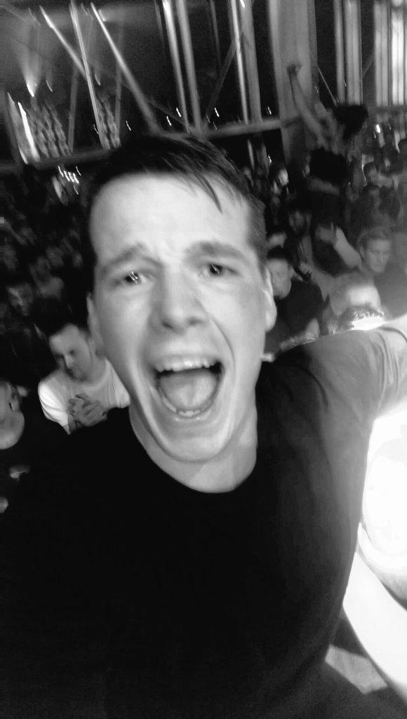 J_Overfield94's tweet photo. @aboveandbeyond @tonymcguinness @jonogrant Friday night 'I lost every part of myself' #grouptherapy #flyingtonewyork http://t.co/ChHdCsPVSj