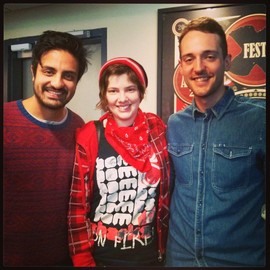 SharksOnFire's tweet photo. RT @TSOTFFISTSMomo: #throwback to that one time I met @youngthegiant while wearing a @SharksOnFire shirt :) http://t.co/Sdn5Vw9Wfc