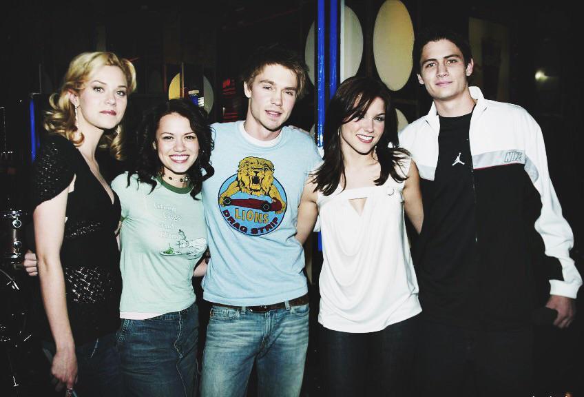OTHdiary's tweet photo. This certain group of people changed my life. #OneTreeHill http://t.co/lxasQZliDm