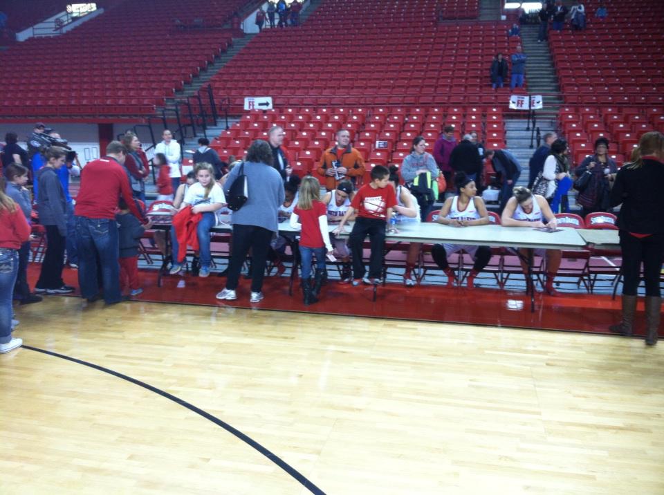 SDCoyotesWBB's tweet photo. Great team win over a good North Dakota team. Signing autographs for the kids after the game! #USDCARES http://t.co/ZFZvWY0z38