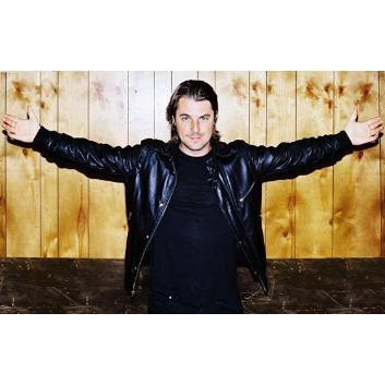 4evaAxwell's tweet photo. Idol 😍 😍 😍 @axwellBR @Axwell @axwell4eva http://t.co/P8I3qDov04