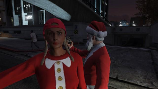 ChronicKings's tweet photo. A few of the #ChronicQueens getting all christmasy ... #GTAOnline #FestiveUpdate http://t.co/oa8xfKD4BZ