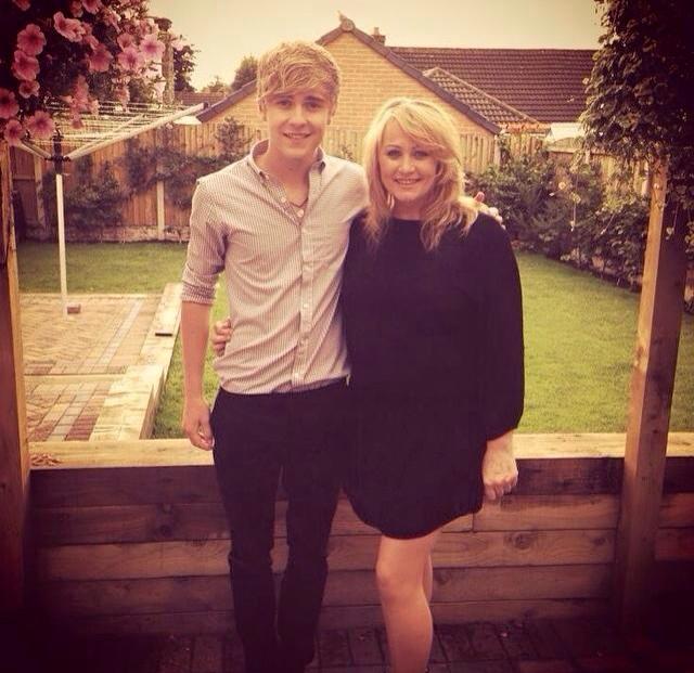 MikeyBromley19's tweet photo. Love you and will miss you so much Sophia Tarjomani❤️😩😇 #RIPMummyTarjomani http://t.co/geus4EvQdZ