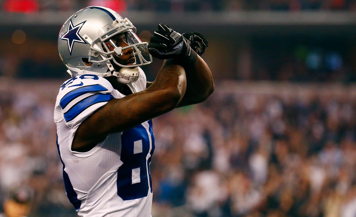 ESPNNFL's tweet photo. HOW BOUT DEM COWBOYS?! 

Dallas DOMINATES Indy 42-7.

Romo: 18-20, 218 yds, 4 TD
Bryant: 5 rec, 73 yds, TD http://t.co/9kofnTc2nN