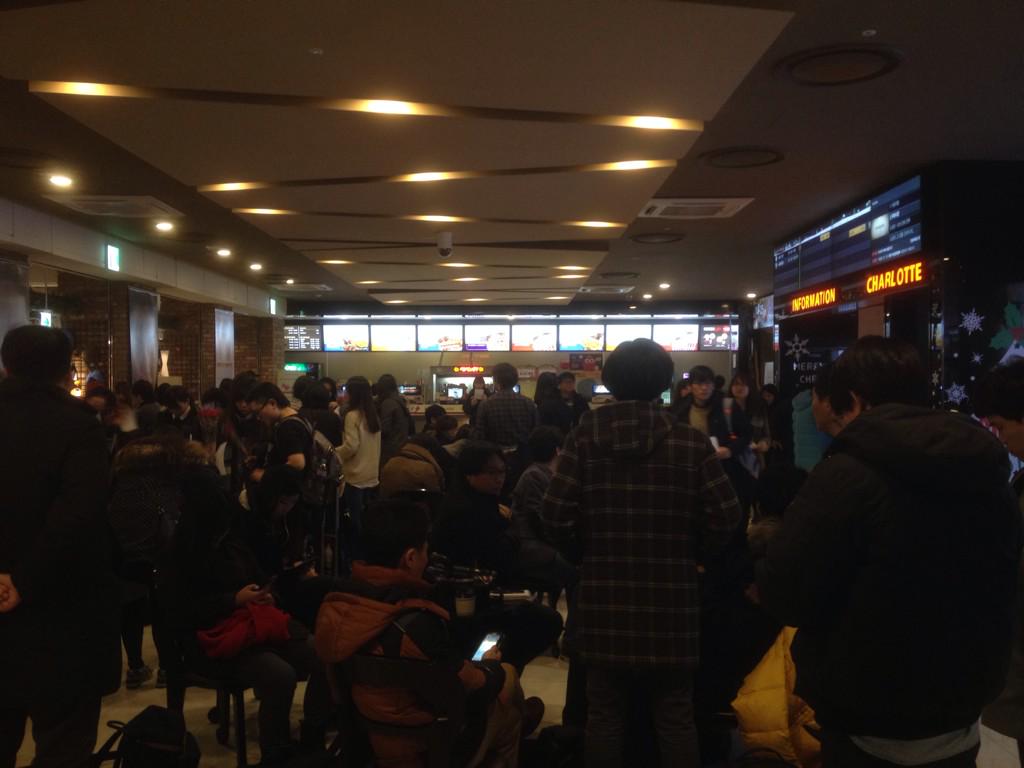 B5b6K-nCYAMtPps.jpg:large