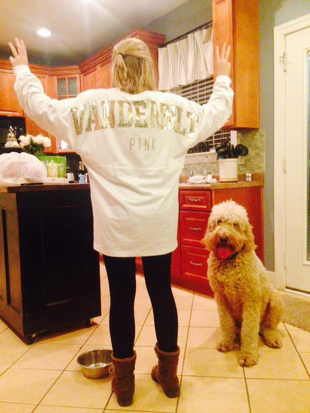 isabellamaddie's tweet photo. Reppin my future school/ #slothinit http://t.co/QW2yEUWeY7