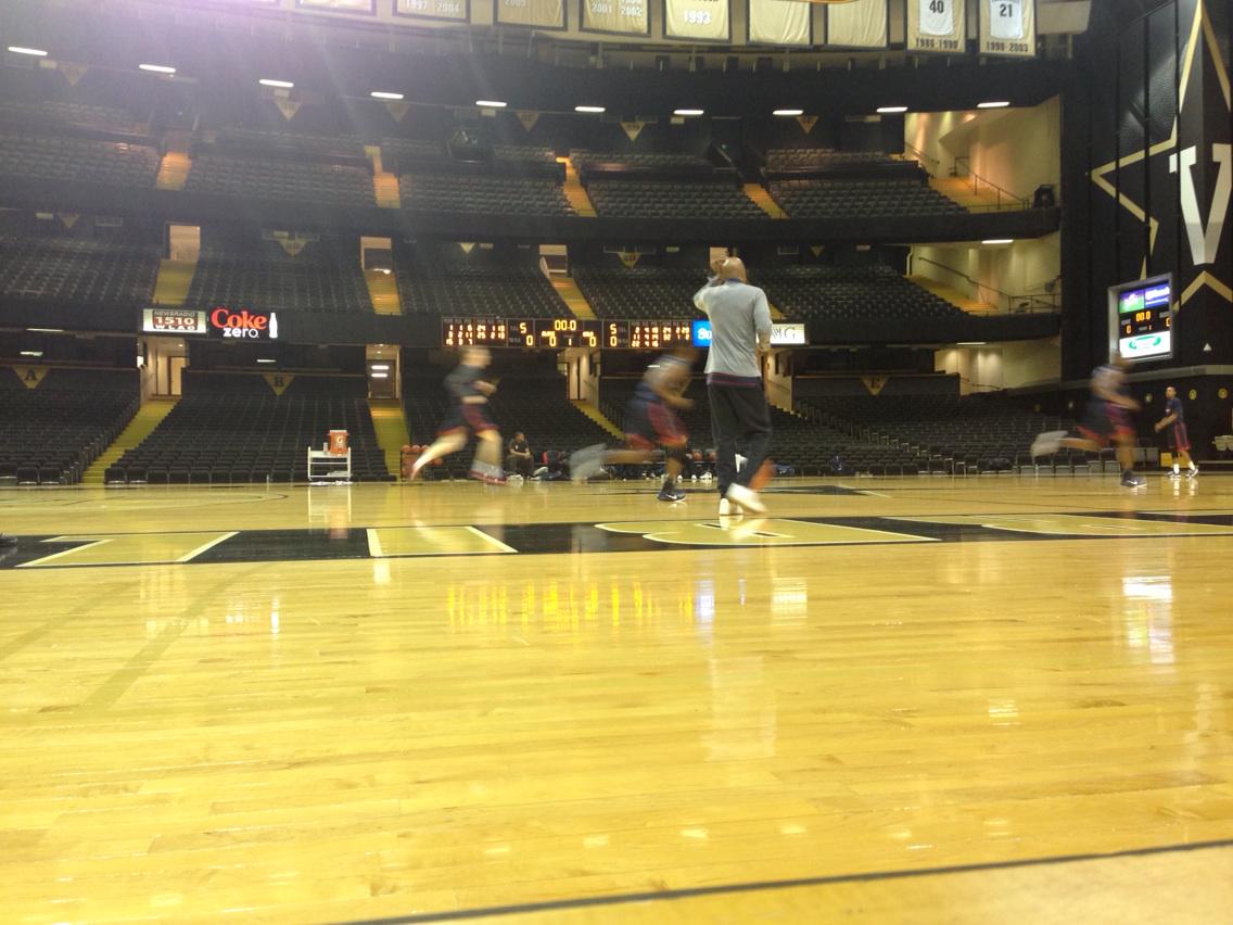 pennathletics's tweet photo. The view from press row at Vandy's Memorial Gym @PennBasketball #ElevatedFloor http://t.co/zJmv7NAvRa