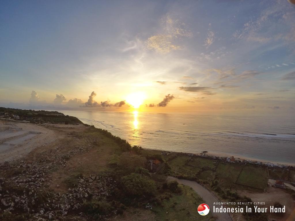 IndoInYourHand's tweet photo. Menyaksikan mentari pagi di Pantai Pandawa, Semangat untuk hari ini! #BaliInYourHand https://t.co/Z4cA61Jy7i