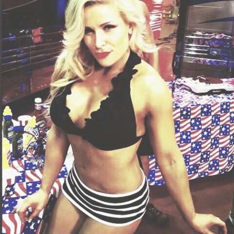 IndomitableHart's tweet photo. Hm, well here's my #SeductiveSunday ~. http://t.co/umdmctPd65
