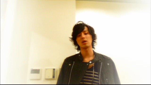 12256luv's tweet photo. Thank youじゃん《キスマイSHOP藤ヶ谷ver》
歌詞カードの後ろに小さい藤ヶ谷サンタを専用のアプリで読み取ると2分間の動画が見れます。 http://t.co/eK6K6yZ3il