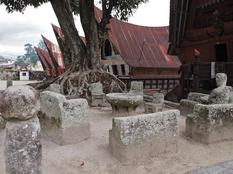 BatakLookSoGood's tweet photo. Desa Ambarita di Samosir . . http://t.co/ZUGPYKSnA3