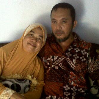 kifli_jack's tweet photo. Mom and dad  ({}) http://t.co/OYBNtMWpDY