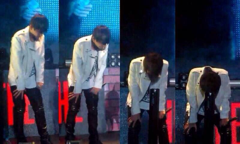 najaemined's tweet photo. it breaks my heart seeing him wearing a smile onstage but inside he's suffering from the pains..
#GetWellSoonTaeHyung http://t.co/s4kvHpjVCY