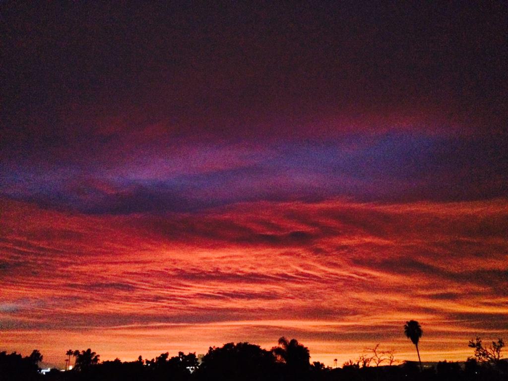 ShamoneJardim13's tweet photo. Winter sunset | Los Angeles #californiasunshine #sunsetonfire #nofilter #breathtaking #reflectingtime http://t.co/fq9gH3wgGG