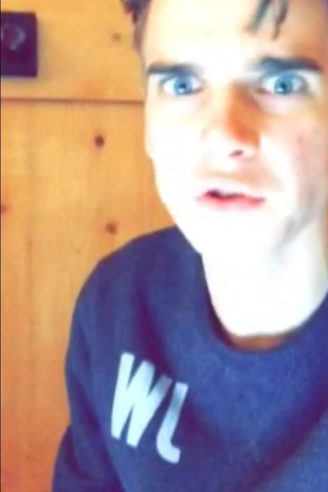 turtles_nation's tweet photo. @Joe_Sugg is jacob as'f @JacobWhitesides http://t.co/GcUdVDohA1