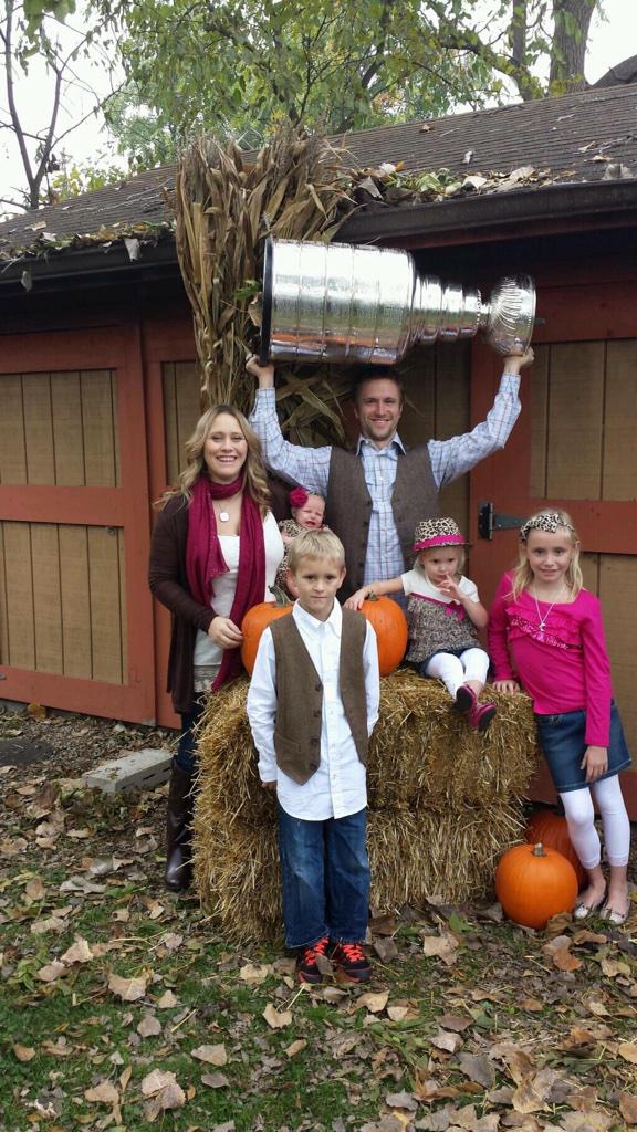 regina_g_13's tweet photo. So proud of the @NHLBlackhawks for winning the game for Clint. #WinItForClint #YouWonItForClint http://t.co/21b5ooM8qS
