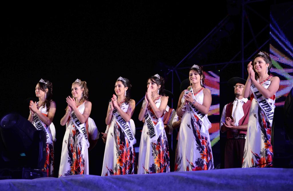 PacoPerezMza's tweet photo. Disfrutando en Santa Rosa de la Vendimia “Romance entre la tierra y la vid” #EnamorateDeVendimia http://t.co/w9BumwsMf9