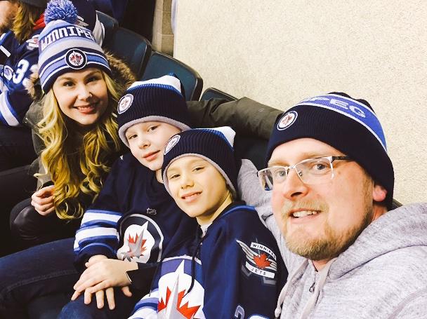 #GoJetsGo 17 shots in the first period alone!