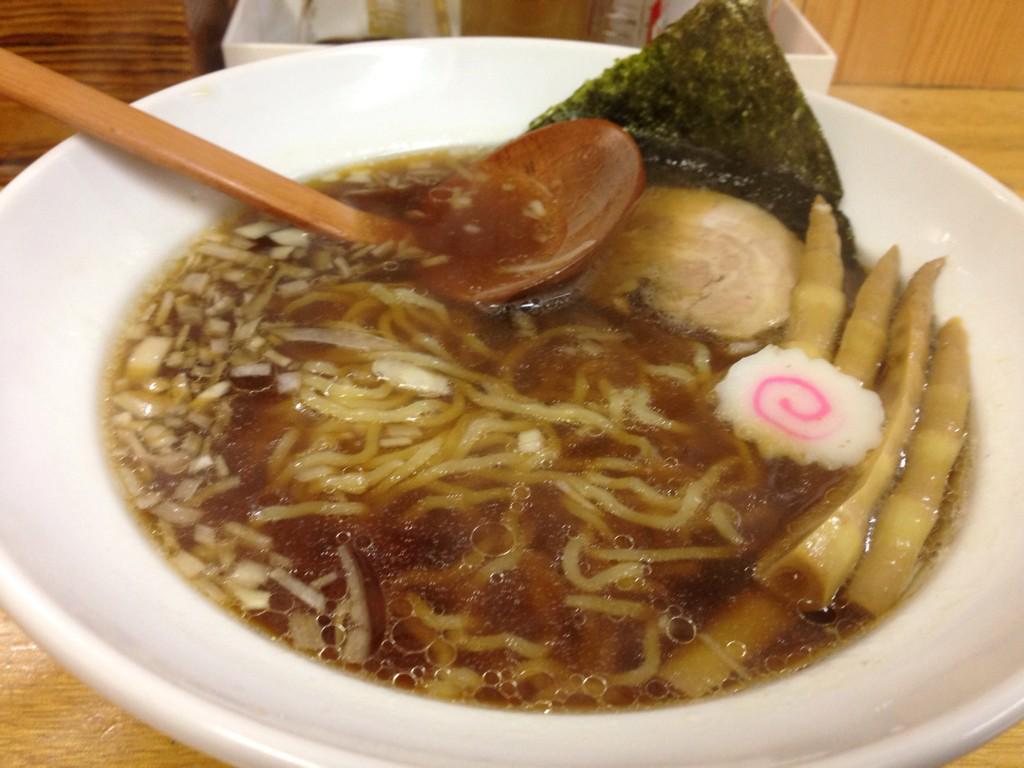 yuzawahayashi84's tweet photo. 最近ご無沙汰だった定蔵さん、維新さんに行って来ました(^o^)/しかしどちらも本当に美味しい！最近、東京の2店のラーメン屋行ったけど定蔵さん、維新さんの方がはるかにうまい！年末までまた行きます(^^)
#越後湯沢 http://t.co/VJAn0xI6SV