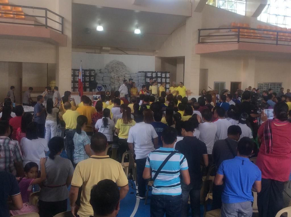 mia__reyes's tweet image. PNOY visits Eastern Samar to give financial assistance &amp;amp; shelter fixing kits after #TyphoonRuby hit the province
