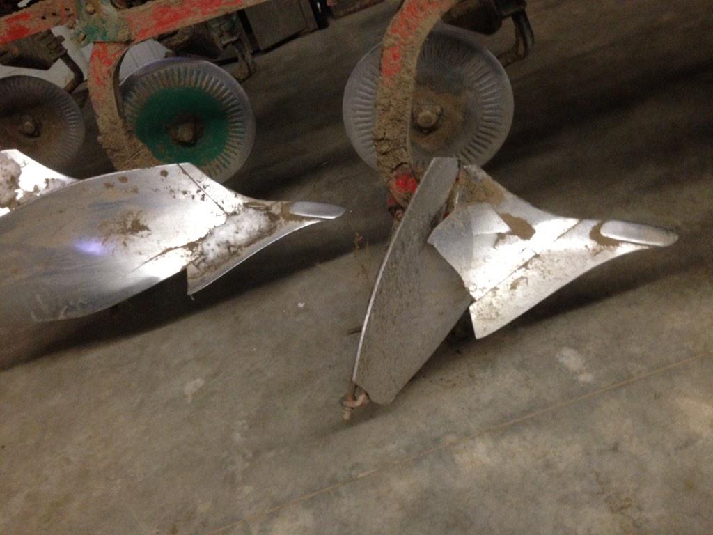AHickey97's tweet image. She&apos;s a little broke #plowproblems #knerveland #fourfurrow