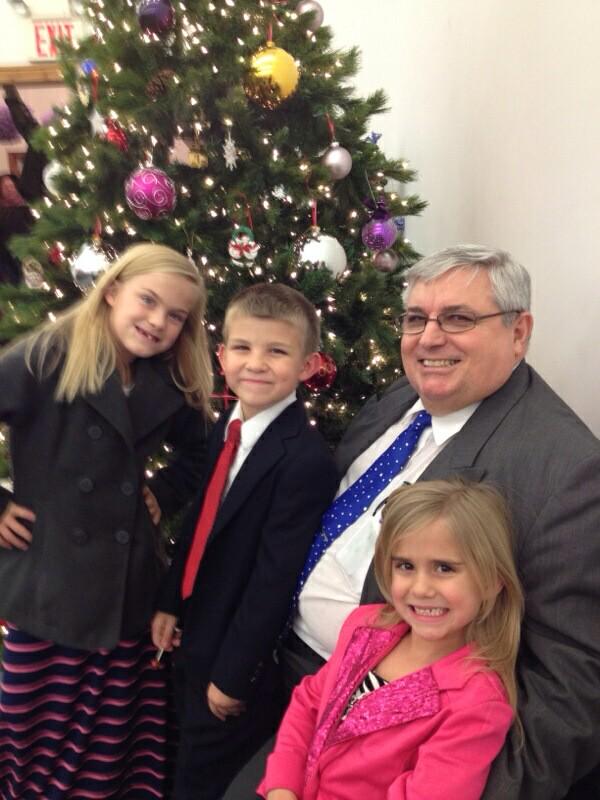 trulyred79's tweet photo. Loving their time with mama and papa! #spoiledgrandkids #lovepapa #christmasinwv http://t.co/wxvvf0zmqZ