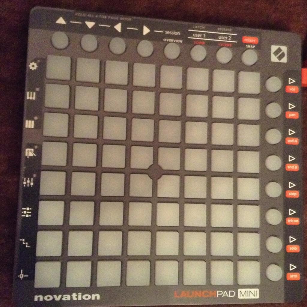 djantonymo's tweet image. when you can&apos;t decide between Ableton or FL #LaunchpadMini instagram.com/p/w5Vq_SLSFy/