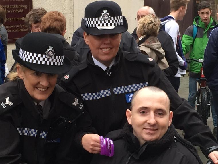 SteveKelshawCSG's tweet photo. Da iawn@DyfedPowys lawnsio #paulspledge http://t.co/ARiL1aUJvH