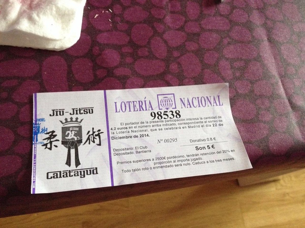 aragonradio's tweet photo. Ese quinto premio vendido íntegramente en Calatayud (Zaragoza) :) #LoteríaenAR #LoteríaNavidad http://t.co/JmWELaODtY