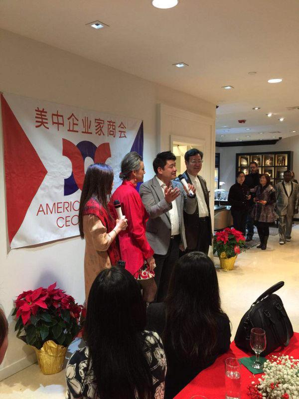 katharine8889's tweet photo. In @AmChCEO Xmas+New Year party in #HingWaLee Jewelers in @CityofWalnut . 200 attendees incl mbrs, families, friends. http://t.co/R1UMZi4C3P