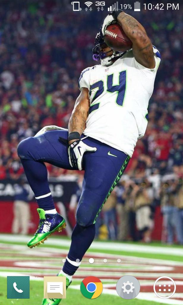 JacksonOnRadio's tweet photo. Best phone background of the year, courtesy of @MoneyLynch http://t.co/S356nsG7RL