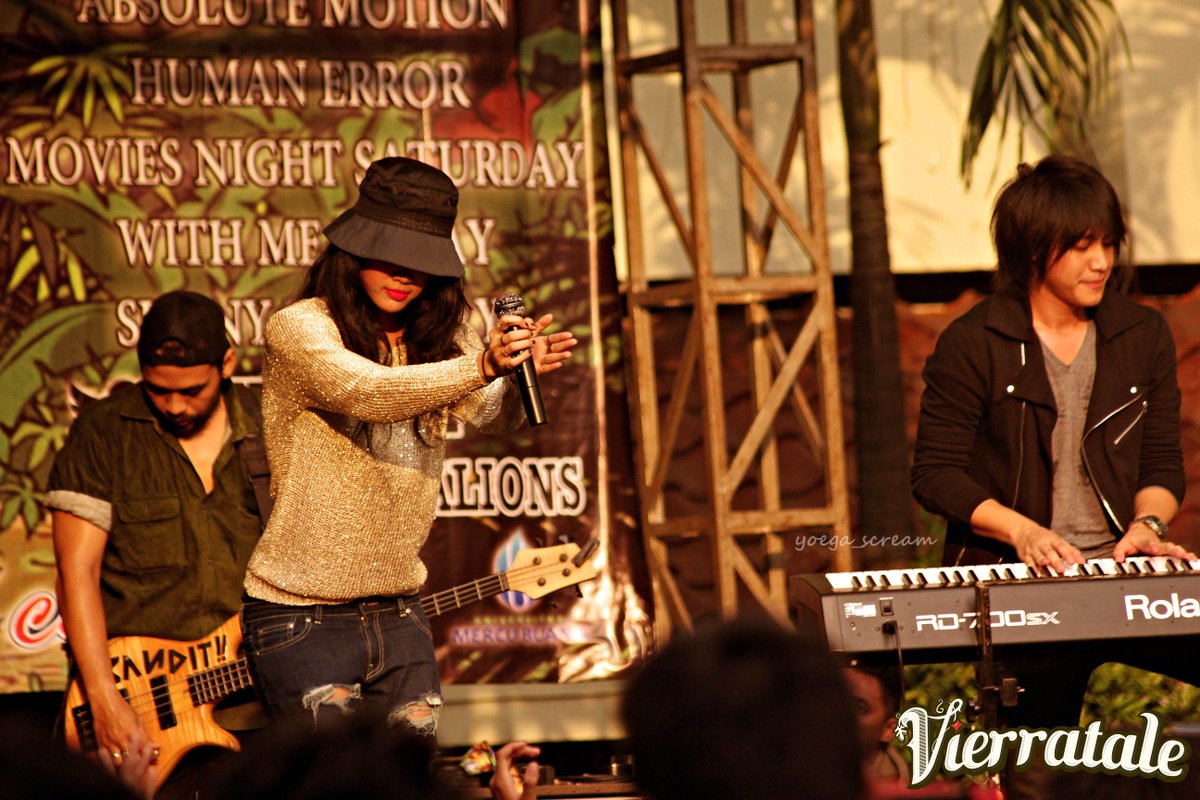 Vierratale's tweet photo. Let's enjoy the show ^^ #Faith http://t.co/wdMMMZ7Mrk