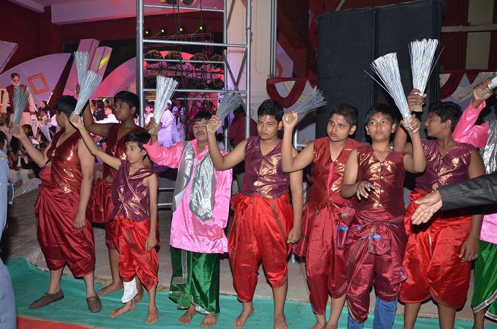 SwachhaBBSR's tweet photo. Children Participate in Awareness Program on @SwachhaBBSR @narendramodi @dpradhanbjp @jualoram @sambitswaraj http://t.co/bb8VR3W9JB