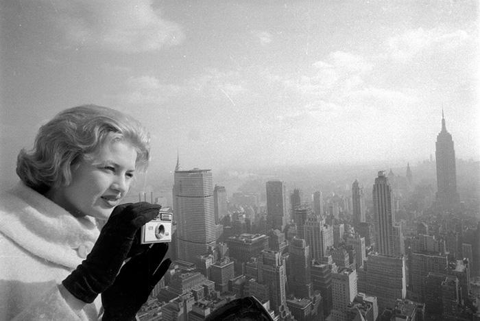 Happy 69th Birthday to today\s über-cool celebrity w/an über-cool camera: DIANE SAWYER on the roof of 30 Rock in NYC 