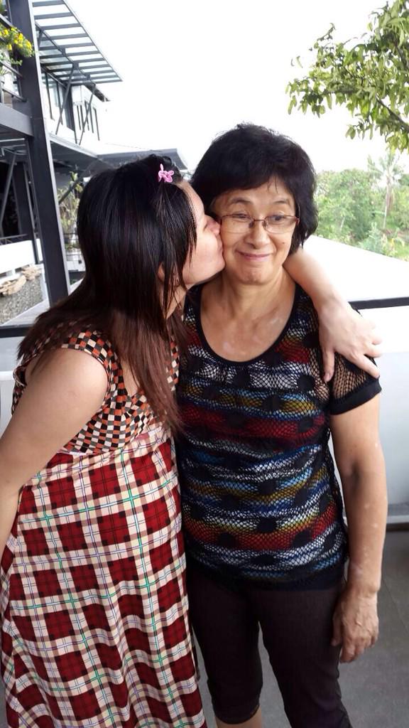 SaniEffendy's tweet photo. @KompasKlasika @Lowker_Kompas @Info_Kompas selamat hari ibu muachhh http://t.co/J7RfFBRuMo