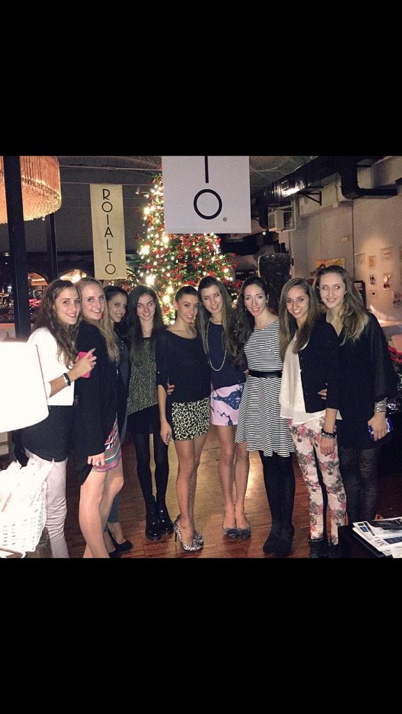 Martapagnini's tweet photo. Farfalle o modelle?😍😍😍😍le mie leonesse http://t.co/8cOOxmJG3s