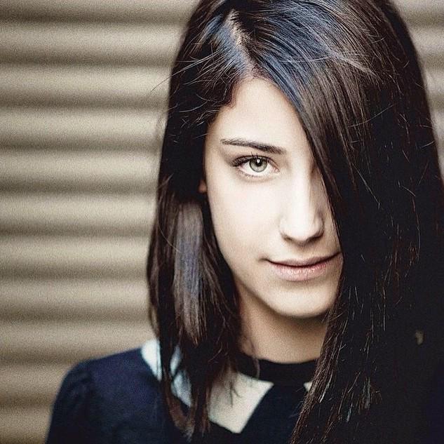 Hazal Kaya Fan Club tweet media