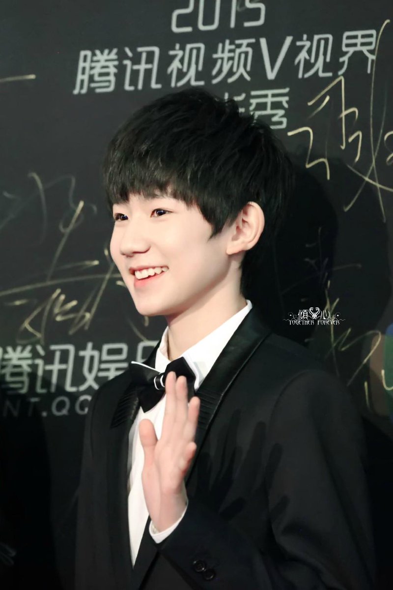 TFBOYS_THFANS's tweet photo. HQ 141125 Wangyuan @ 亮相腾讯视频V视界大会 cr.TogetherForever_倾心站 http://t.co/pQ1SkJPe8L http://t.co/YbEl4lSfiA